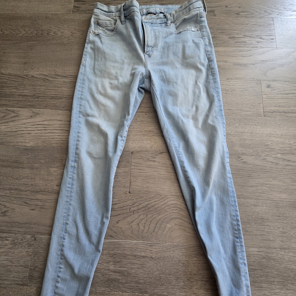 American Eagle Outfitters Light Wash Skinny Jeans